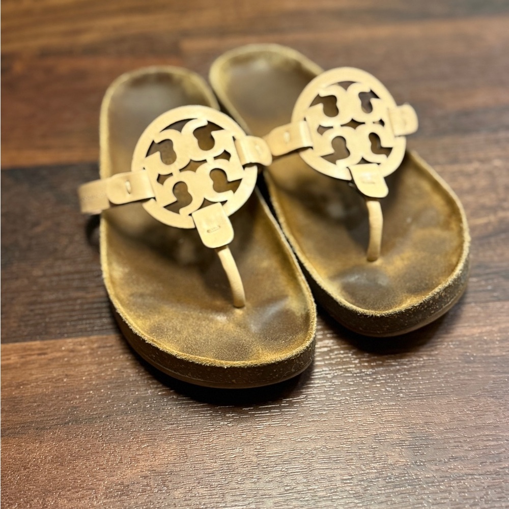 Tory Burch miller cloud size 8 in peach/natural color
